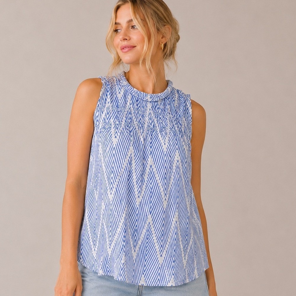 THML Anthropologie Womens Blue White Chevron Sleeveless Smocked Blouse Small